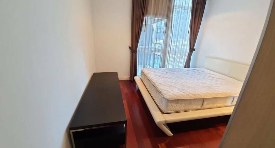 For rent 3 bedrooms condo in Pathum Wan, Bangkok