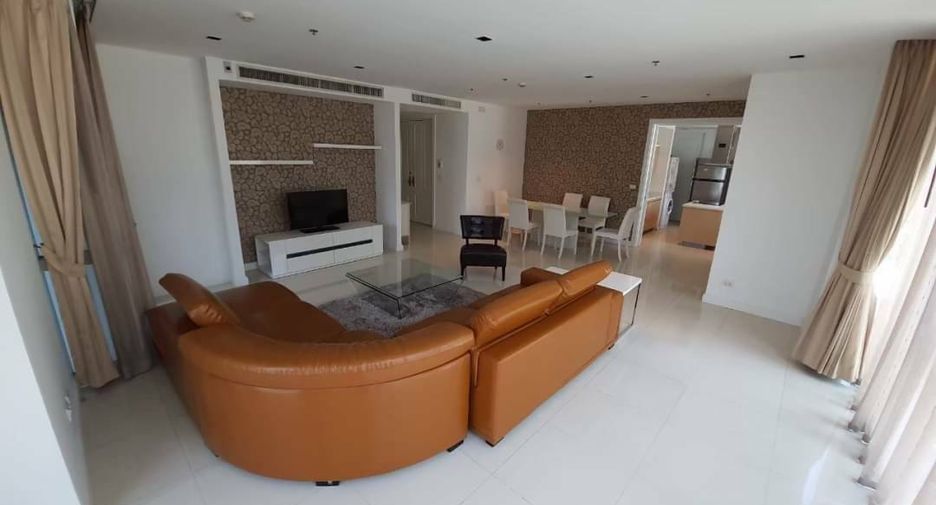 For rent 3 bedrooms condo in Pathum Wan, Bangkok