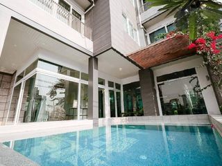 Casa en alquiler de 5 habitaciones en Watthana, Bangkok