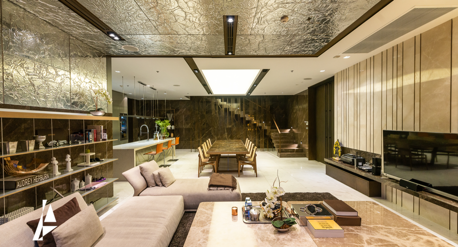 For sale 3 ベッドルーム condo in Khlong Toei, Bangkok