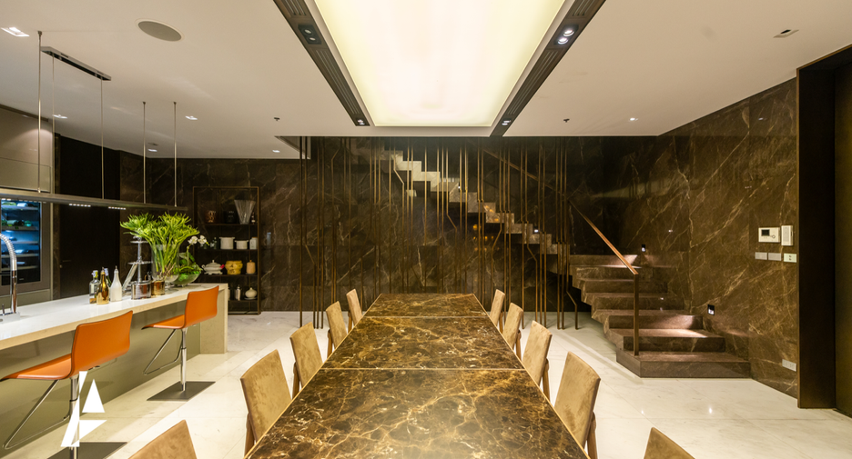 For sale 3 ベッドルーム condo in Khlong Toei, Bangkok