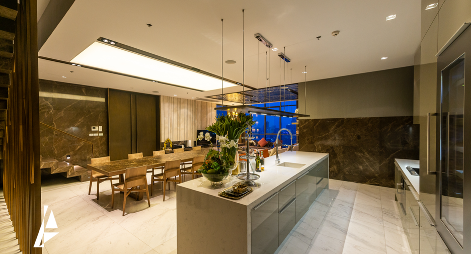 For sale 3 ベッドルーム condo in Khlong Toei, Bangkok