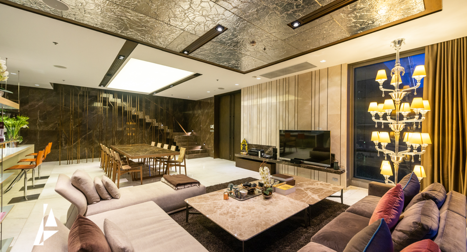 For sale 3 ベッドルーム condo in Khlong Toei, Bangkok