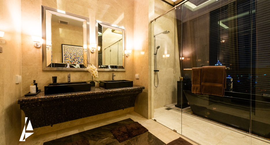For sale 3 ベッドルーム condo in Khlong Toei, Bangkok