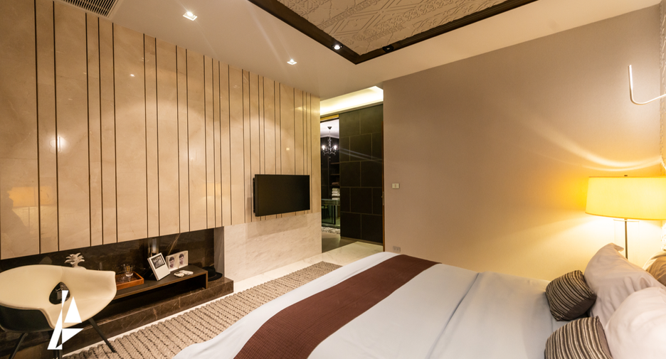 For sale 3 ベッドルーム condo in Khlong Toei, Bangkok