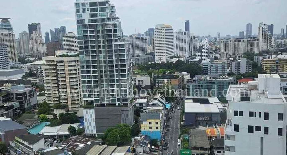 Condo en alquiler y en venta de 2 habitaciones en Khlong Toei, Bangkok