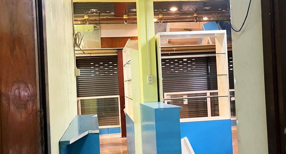 À louer 4 chambres local commercial à Bang Bua Thong, Nonthaburi