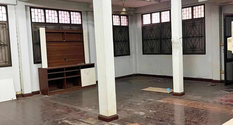 À louer 4 chambres local commercial à Bang Bua Thong, Nonthaburi