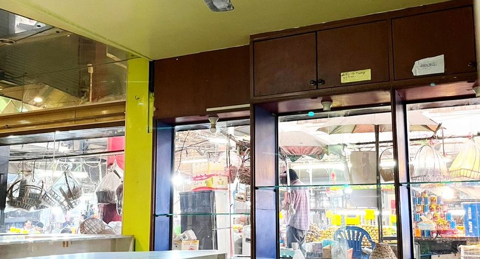 À louer 4 chambres local commercial à Bang Bua Thong, Nonthaburi