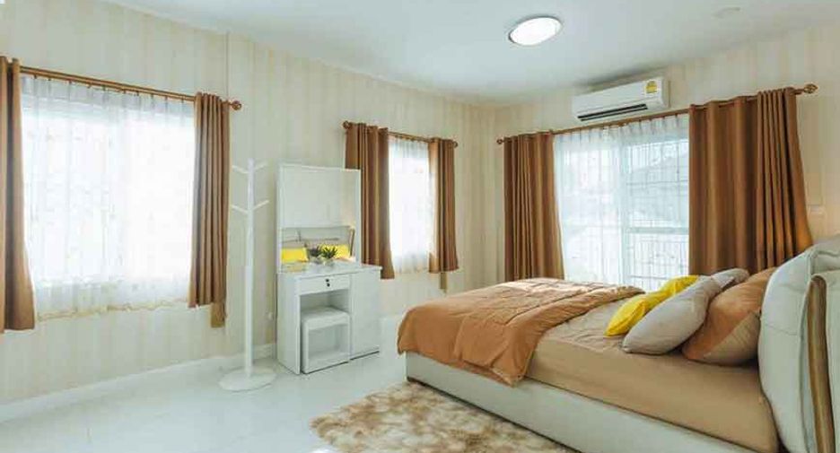 For rent 4 bedrooms villa in Mueang Chiang Mai, Chiang Mai