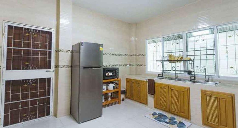 For rent 4 bedrooms villa in Mueang Chiang Mai, Chiang Mai