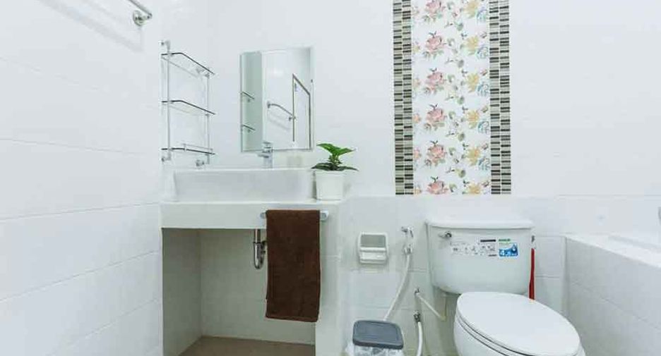 For rent 4 bedrooms villa in Mueang Chiang Mai, Chiang Mai