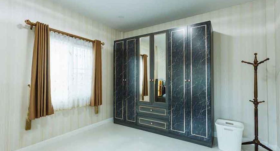 For rent 4 bedrooms villa in Mueang Chiang Mai, Chiang Mai