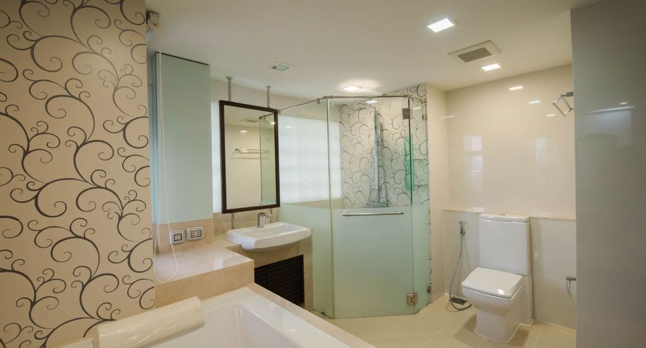 For rent 3 ベッドルーム condo in Khlong Toei, Bangkok