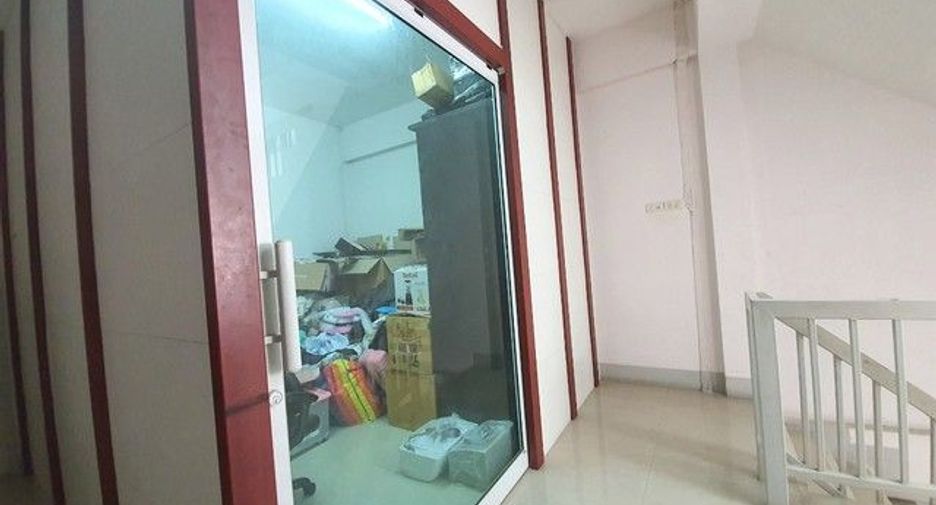 Local comercial en venta de 4 habitaciones en Don Mueang, Bangkok
