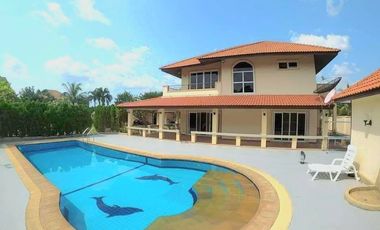 For sale 4 ベッドルーム villa in Sattahip, Chonburi