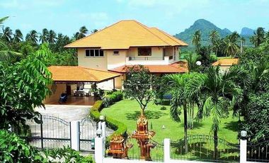 For sale 4 ベッドルーム villa in Sattahip, Chonburi