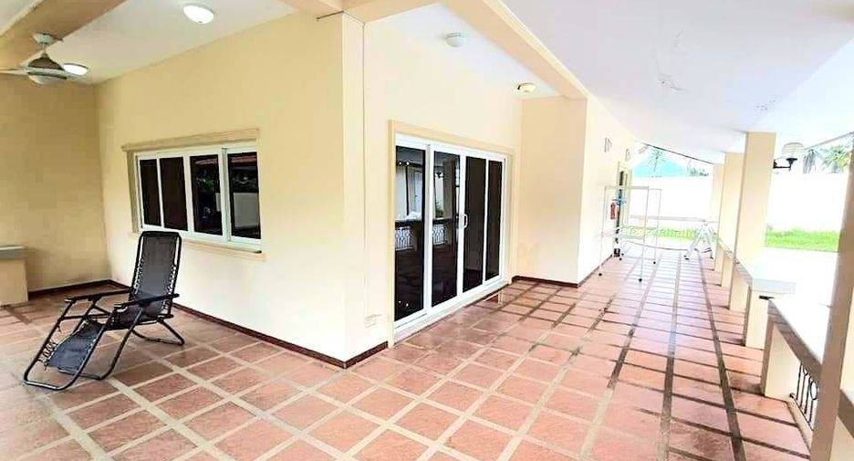 Villa zum Kauf mit 4 Zimmer in Sattahip, Chonburi