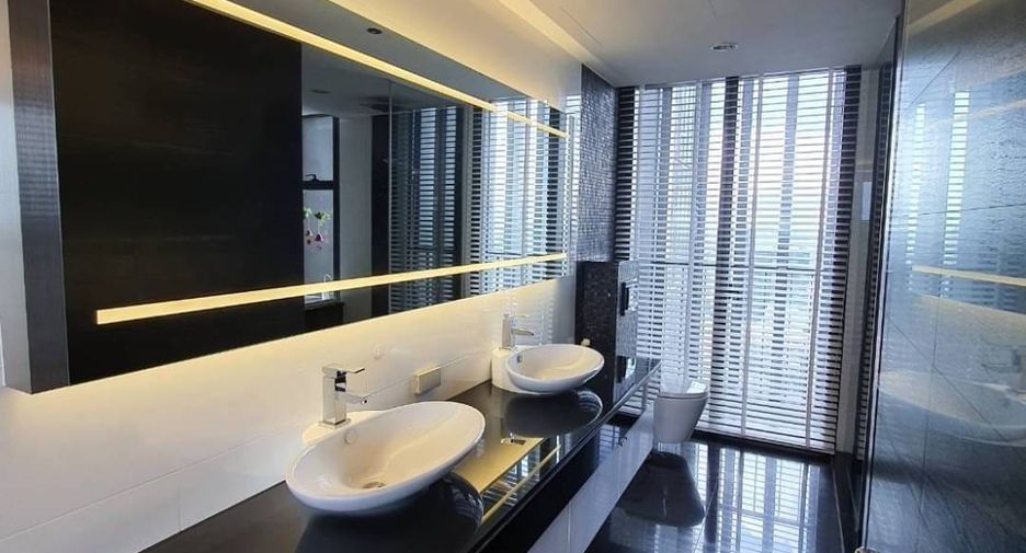 For rent 3 bedrooms condo in Sathon, Bangkok