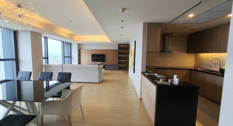 For rent 3 bedrooms condo in Sathon, Bangkok
