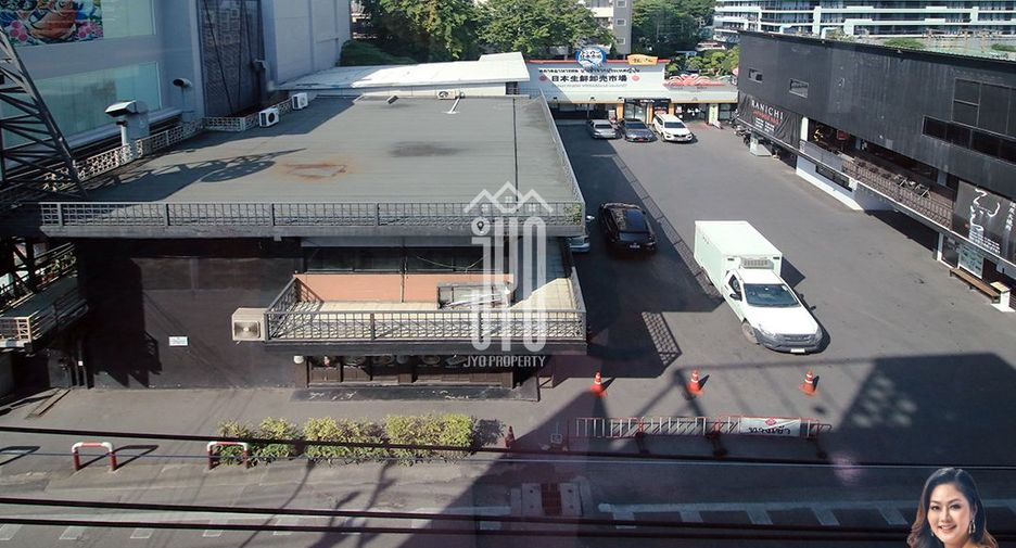 For rent 3 bed retail Space in Watthana, Bangkok