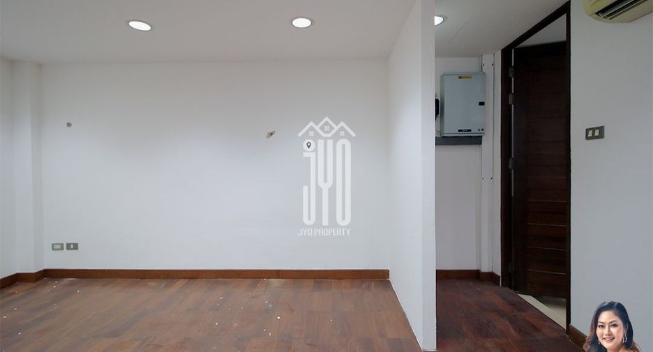 For rent 3 bed retail Space in Watthana, Bangkok