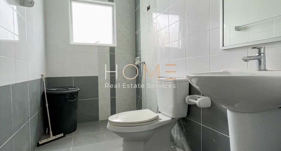 For sale 5 bedrooms townhouse in Lat Krabang, Bangkok