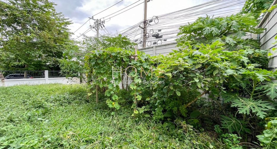 For sale 5 bedrooms townhouse in Lat Krabang, Bangkok