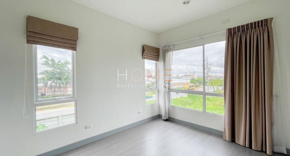 For sale 5 bedrooms townhouse in Lat Krabang, Bangkok