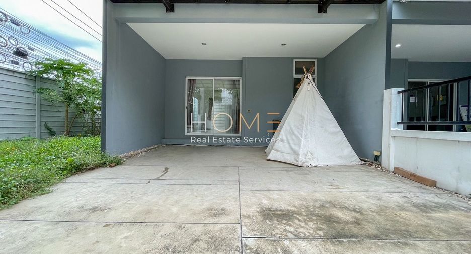 For sale 5 bedrooms townhouse in Lat Krabang, Bangkok