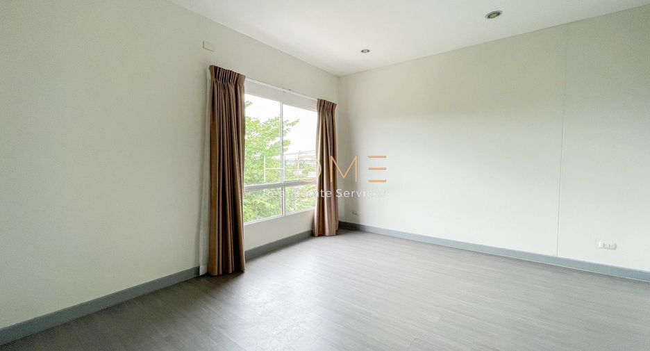 For sale 5 bedrooms townhouse in Lat Krabang, Bangkok