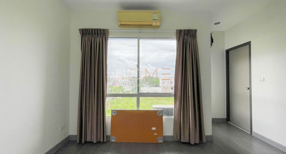 For sale 5 bedrooms townhouse in Lat Krabang, Bangkok