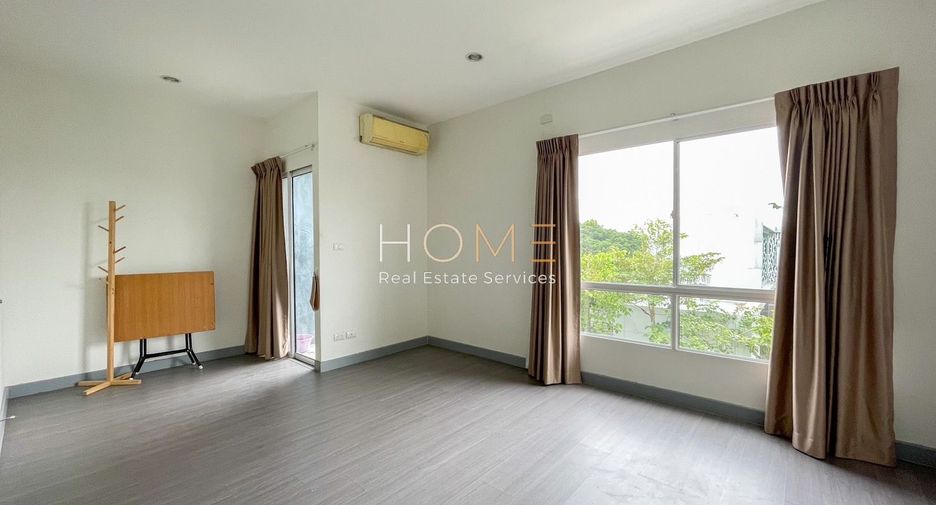 For sale 5 bedrooms townhouse in Lat Krabang, Bangkok