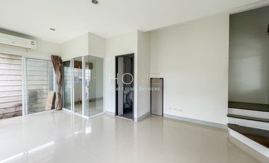 Casa adosada en venta de 5 habitaciones en Lat Krabang, Bangkok