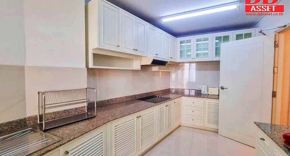 For rent そして for sale 3 Beds condo in Pratumnak, Pattaya