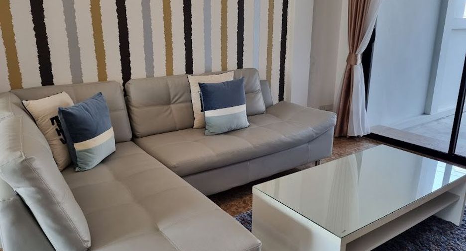 For rent 3 bedrooms townhouse in Ko Samui, Surat Thani