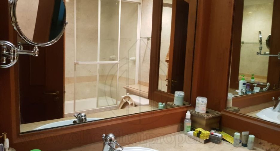 For rent 2 bedrooms condo in Pathum Wan, Bangkok