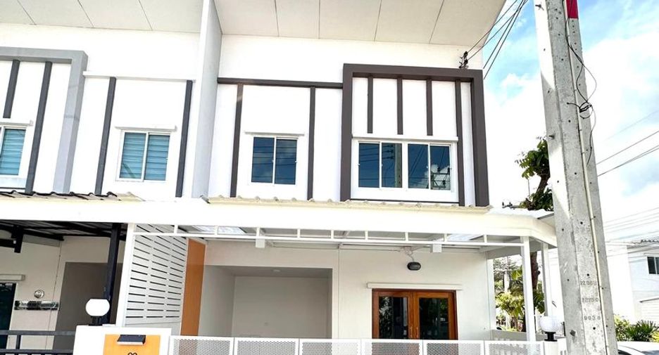For sale 3 bed townhouse in Mueang Chachoengsao, Chachoengsao