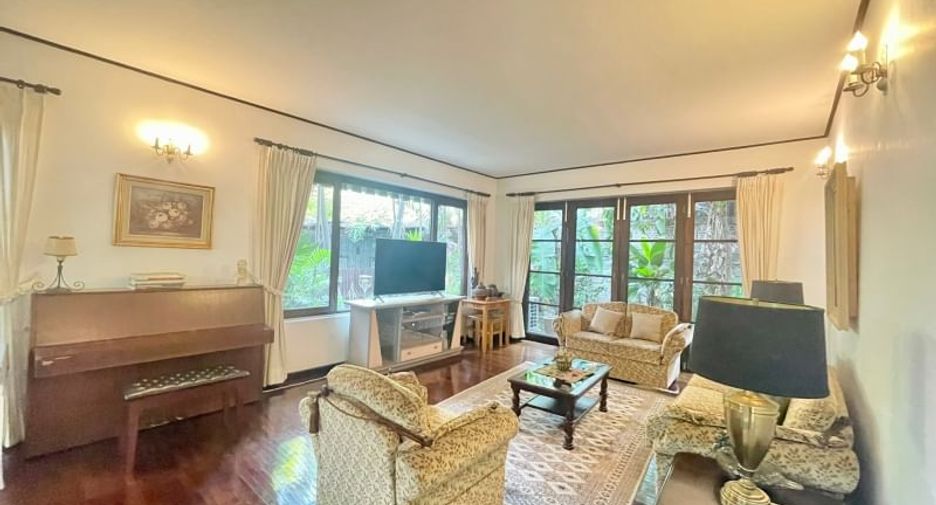 Haus zur Miete mit 3 Zimmer in Watthana, Bangkok