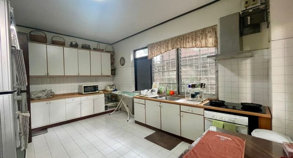 Haus zur Miete mit 3 Zimmer in Watthana, Bangkok