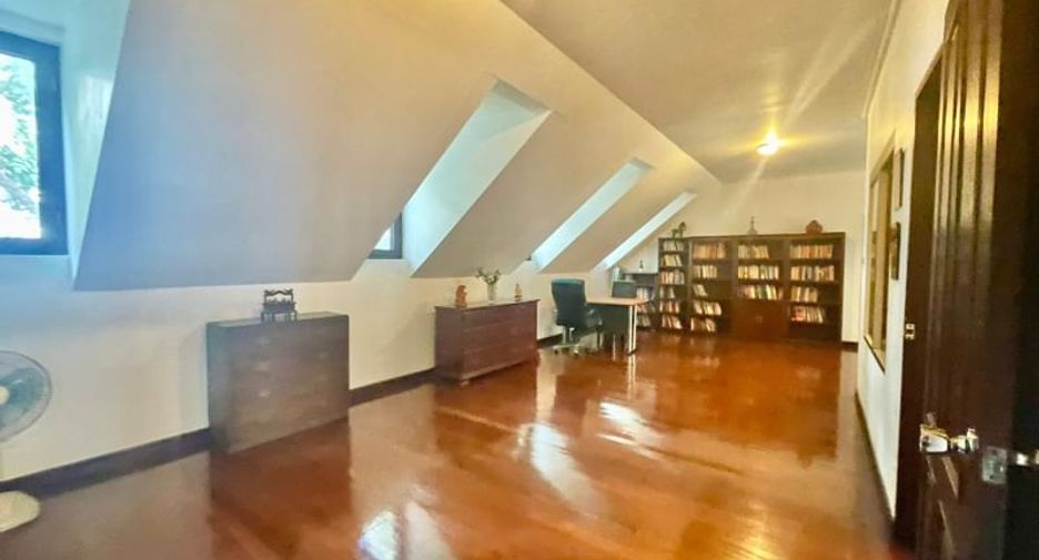 Haus zur Miete mit 3 Zimmer in Watthana, Bangkok