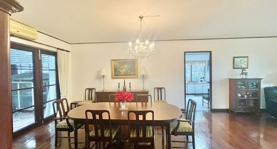 Haus zur Miete mit 3 Zimmer in Watthana, Bangkok