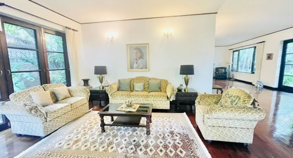 Haus zur Miete mit 3 Zimmer in Watthana, Bangkok