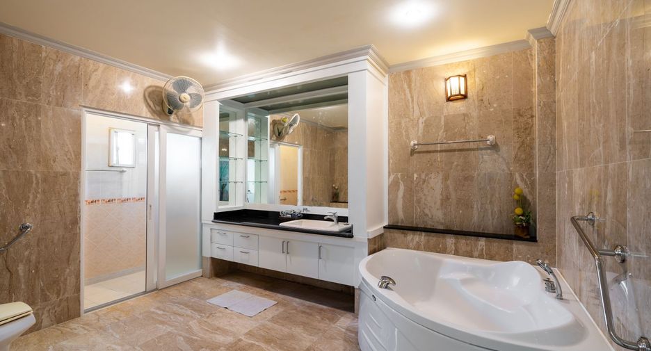 Villa en alquiler de 4 habitaciones en Mueang Phuket, Phuket