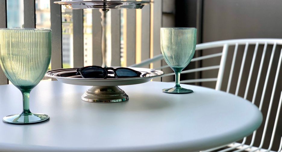 For rent 2 bedrooms apartment in Phra Khanong, Bangkok