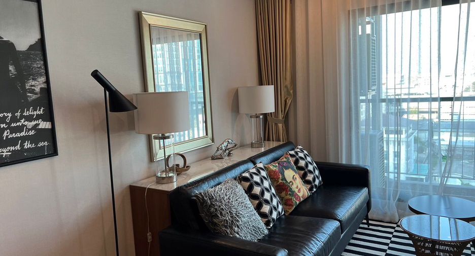 For rent 2 bedrooms apartment in Phra Khanong, Bangkok