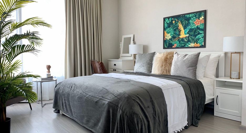 For rent 2 bedrooms apartment in Phra Khanong, Bangkok