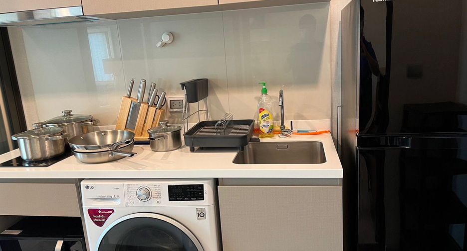 For rent 2 bedrooms apartment in Phra Khanong, Bangkok