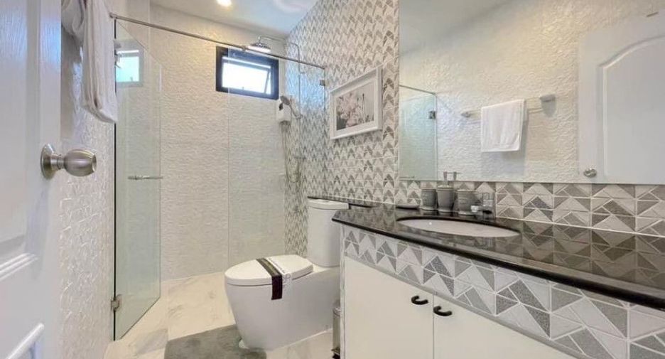 For sale 3 bedrooms house in San Kamphaeng, Chiang Mai