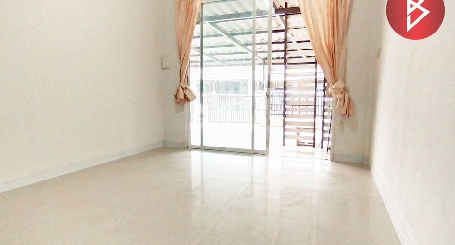 For sale 2 bed townhouse in Si Maha Phot, Prachin Buri